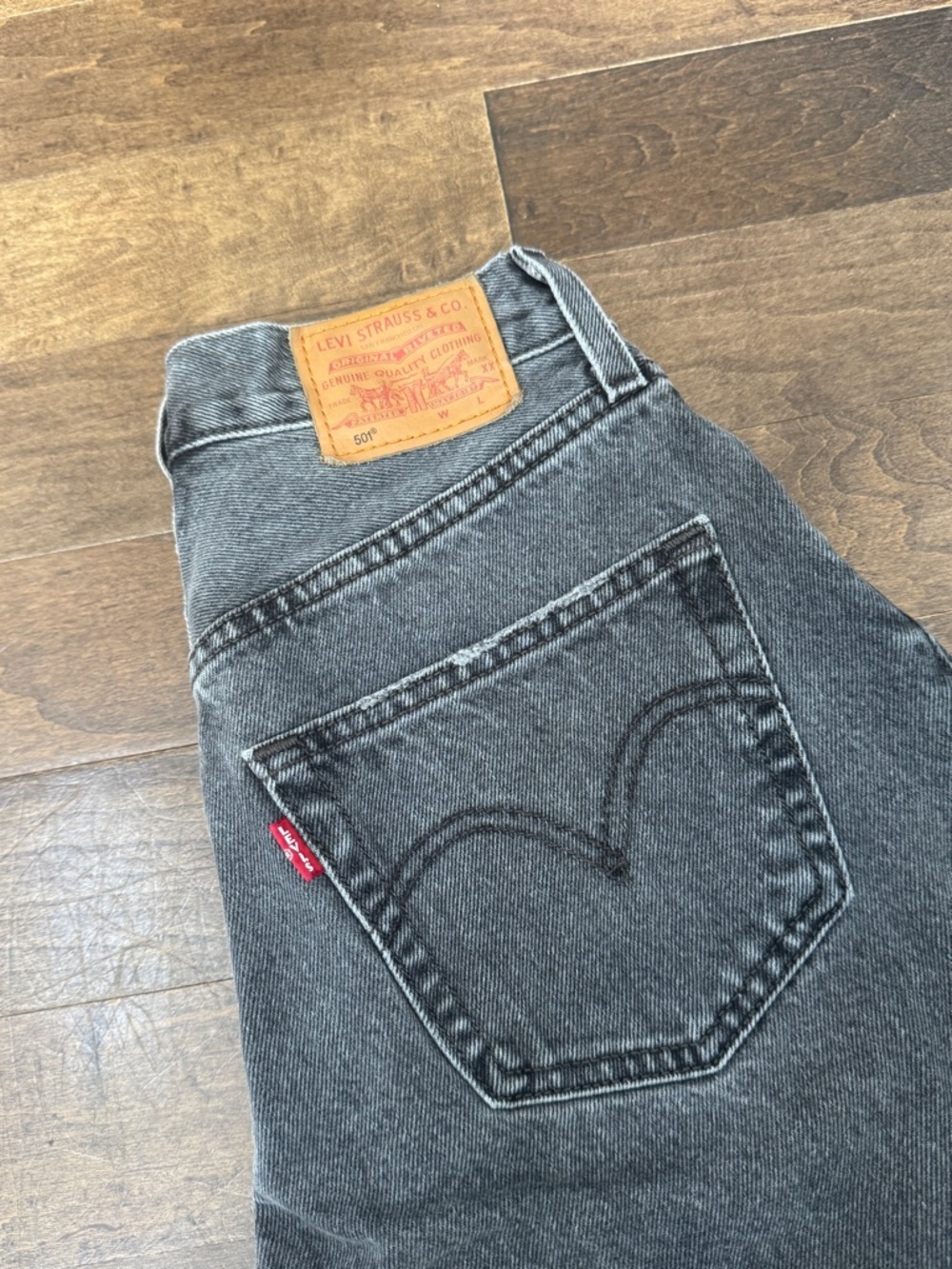 Levi’s 501 Dark Grey High-Rise Distressed Straight Leg Jeans - Picture 4 of 10